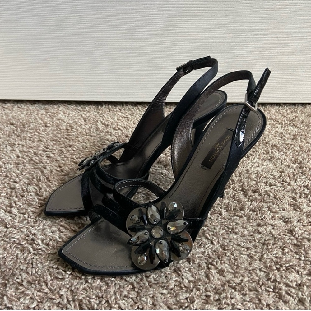 Louis Vuitton Shoe - Picture 2 of 8